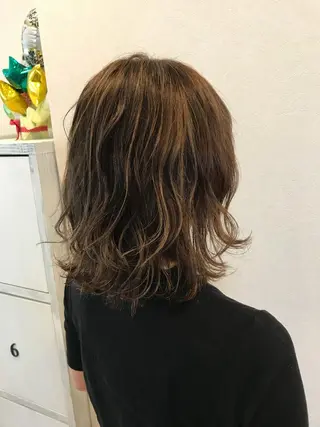 セミロング カラー 岡本 智次のヘアスタイル
