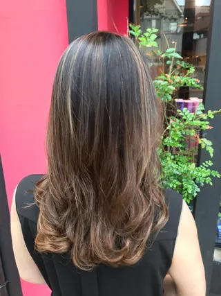 カラー 坂野 結子のヘアスタイル