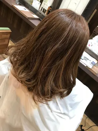 セミロング カラー 佐藤 三四郎のヘアスタイル