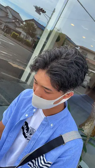 ショート パーマ メンズ 小野 康生のヘアスタイル
