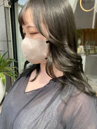 セミロング カラー 艶髪🌟髪質改善✨ Zinaヤマダ チサのヘアスタイル