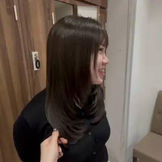 ロング 根本 弥英のヘアスタイル