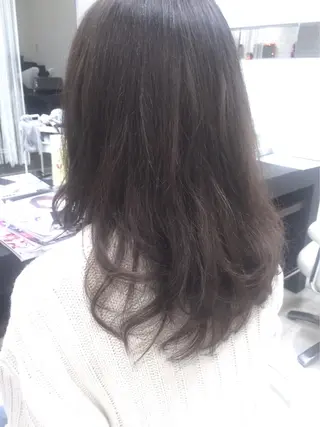 セミロング 髪質改善×レイヤー 高嶋のヘアスタイル
