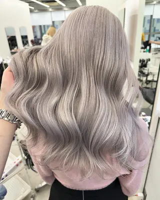 ロング 齋藤 梨乃のヘアスタイル