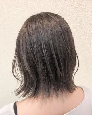 ミディアム 中川 茜里のヘアスタイル