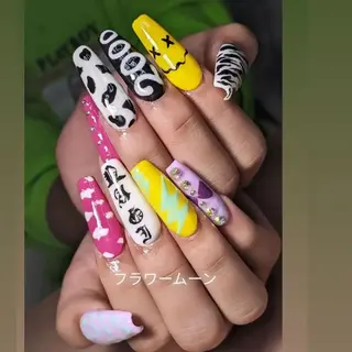 ネイル フラワー ムーンのネイルデザイン