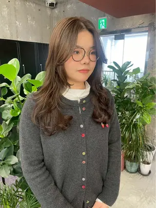 ロング MIFA レイヤー／パーマのヘアスタイル