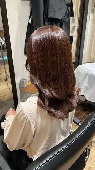 ミディアム 南草津/トレンドカラ ー/パーマ 西村美月のヘアスタイル