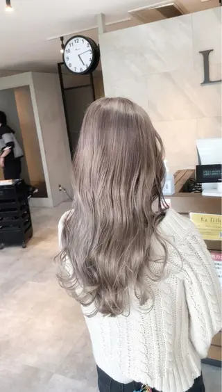 ロング カラー リサ tonieのヘアスタイル