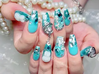 ネイル Queenie 🦋のネイルデザイン