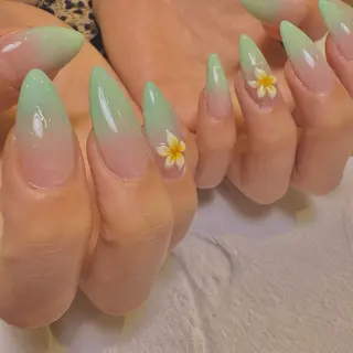 ネイル Mente 自由が丘所属・林 麗華のネイルデザイン