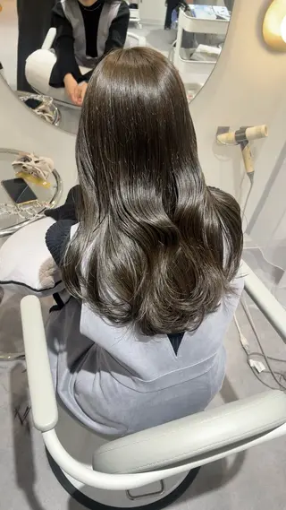 セミロング カラー 近藤 若菜のヘアスタイル