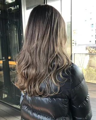 セミロング カラー 八谷 将平のヘアスタイル