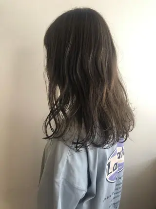 セミロング カラー MIOベージュカラー 柔らかいカラーのヘアスタイル