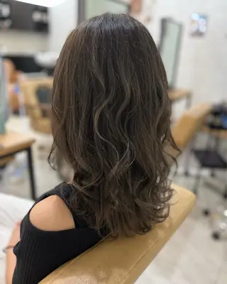 ミディアム カラー 和田 真弥のヘアスタイル