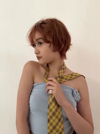 ショート カラー Akari暖色カラー /レイヤーカットのヘアスタイル