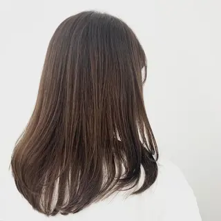 セミロング レイヤーカット 🌿透け感カラーのヘアスタイル