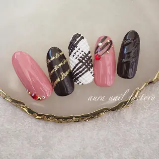 ミディアム カラー ネイル 赤羽 aura 深爪を断らない✨のネイルデザイン