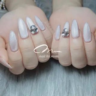 ネイル ネイル・まつ毛・眉毛 同時施術可能💅🏻のネイルデザイン