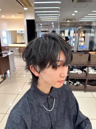 メンズ メンズ特化シャドウパ ーマラウンドマッシュのヘアスタイル