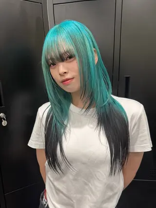 セミロング TAKUMI ハイトーン/ウルフのヘアスタイル