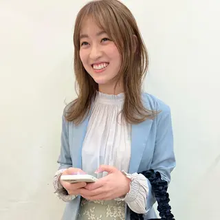 セミロング カラー クロスパーマ× 透明感カラー✂︎のヘアスタイル