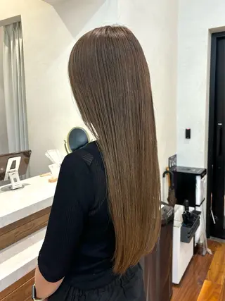 ロング カラー 伊藤 欣良のヘアスタイル