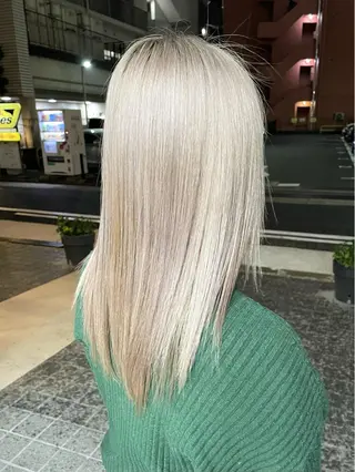 ミディアム カラー 岡留 愛美のヘアスタイル