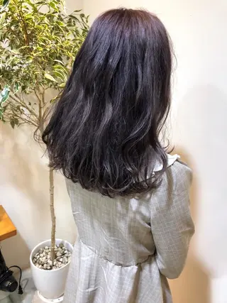ロング カラー MIOベージュカラー 柔らかいカラーのヘアスタイル