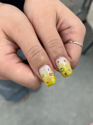 ミディアム mute. amiのネイルデザイン