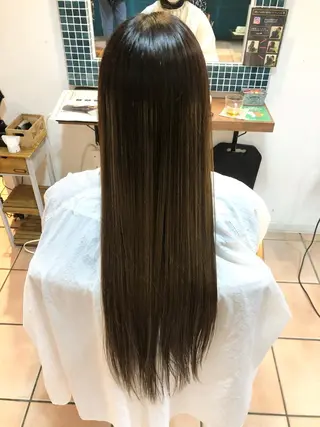 ロング カラー 吉田 瑛美のヘアスタイル