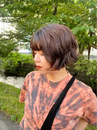 ショート カラー 服部 真歩のヘアスタイル