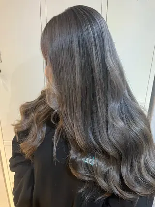 ロング 髪質改善・ハイトーン 🌈SENAのヘアスタイル