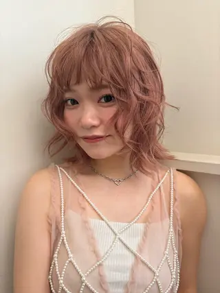 ミディアム ハイトーンカラー シールエクステのヘアスタイル