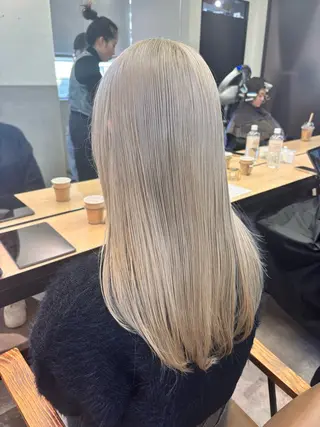 ロング ハイトーン 🌷ハルミ🌷のヘアスタイル