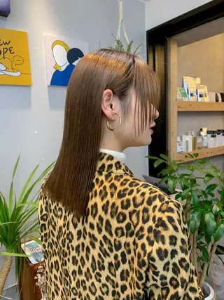 セミロング 【モエカ】グランジ ウルフ/ハイトーンのヘアスタイル