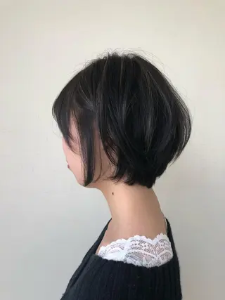 ショート カラー 秋野 睦実のヘアスタイル