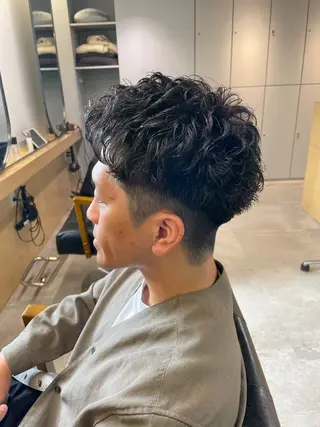 ショート パーマ メンズ マエダ リョウのヘアスタイル