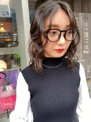 ミディアム カラー パーマ ヘアアレンジ メンズ キッズ ネイル mana 暖色カラーカットのヘアスタイル