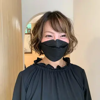 ショート カラー 綿貫 美雪のヘアスタイル