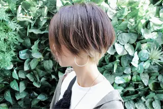 ショート カラー 吉本 知弘のヘアスタイル