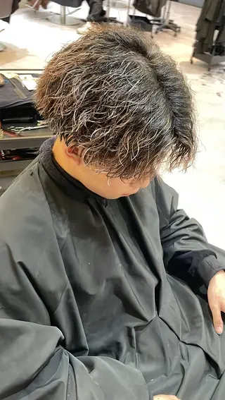 ミディアム マツモト カケルのヘアスタイル