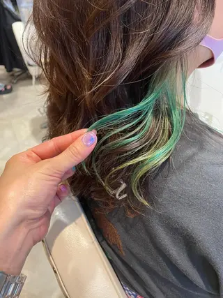 ミディアム カラー newi saLyu ネウィ サリューのヘアスタイル