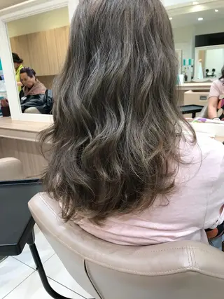 セミロング カラー 当日予約🆗✂︎ ウエモト　タクのヘアスタイル