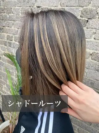 ミディアム カラー 山中 真紫のヘアスタイル