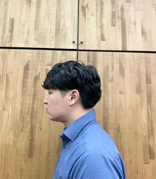 ミディアム パーマ メンズ 牧野 滉平のヘアスタイル