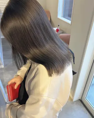 セミロング ayumi ／透明感カラーのヘアスタイル