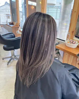 ロング カラー ヘアアレンジ 佐々木  まゆかのヘアスタイル