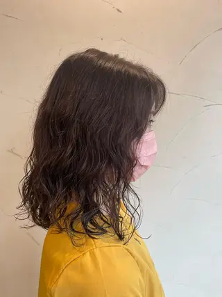 ミディアム 高柳 七音のヘアスタイル
