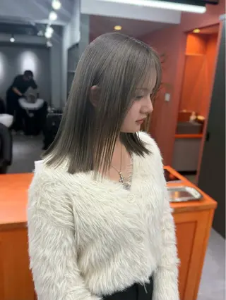 ミディアム カラー ミルクティーベージュ ❤︎レイヤー　MIAのヘアスタイル